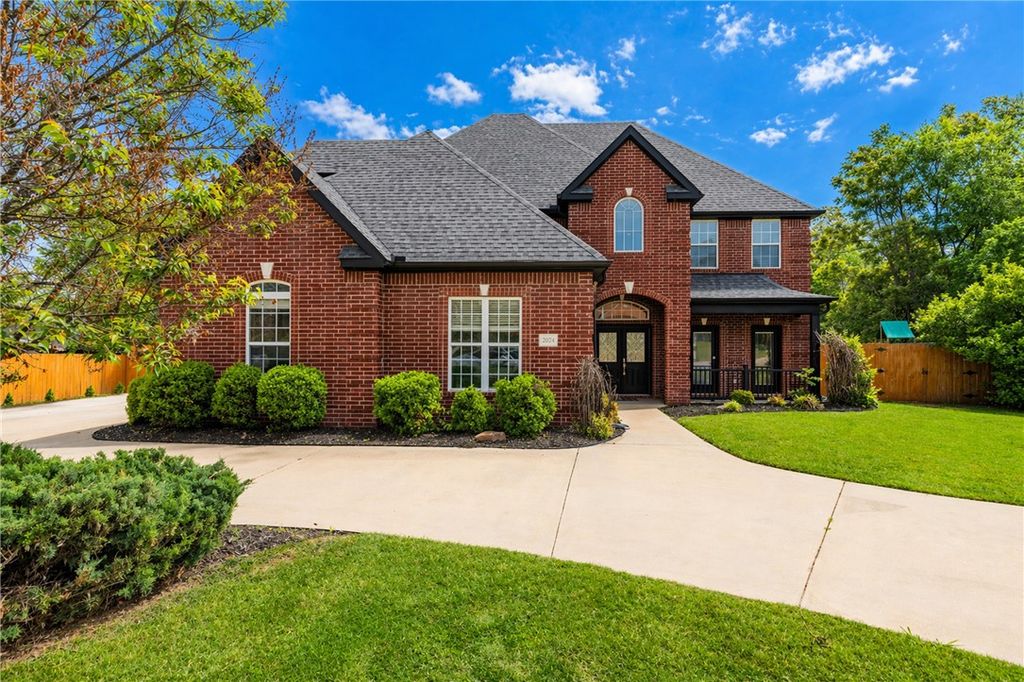 2024 N Freedom Place, Fayetteville, AR 72704