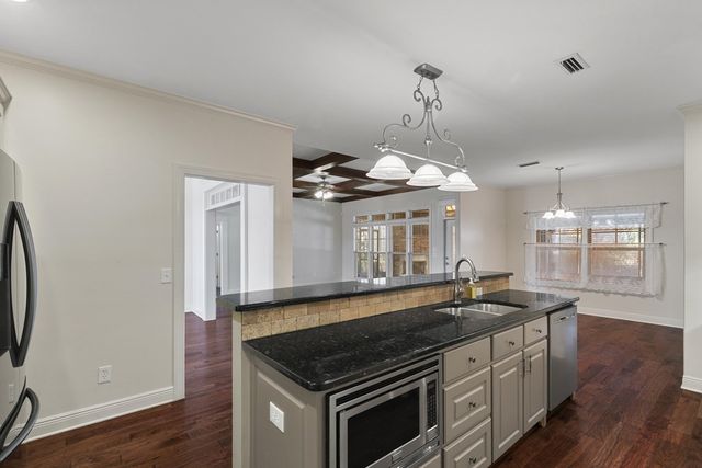 223 Glen Oaks Dr., Dothan, AL 36301