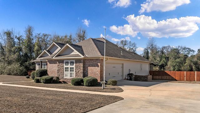 223 Glen Oaks Dr., Dothan, AL 36301