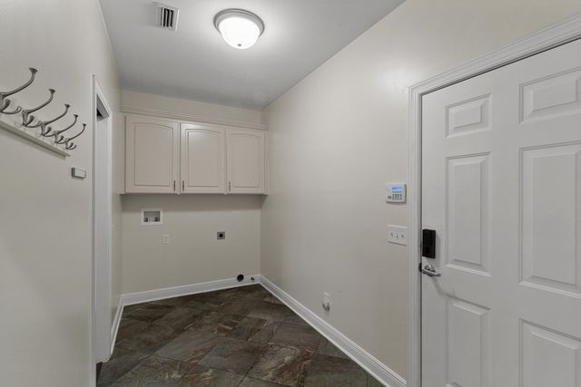 223 Glen Oaks Dr., Dothan, AL 36301