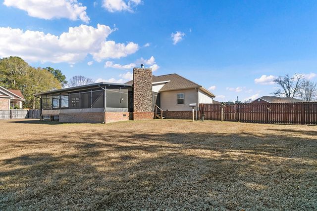 223 Glen Oaks Dr., Dothan, AL 36301