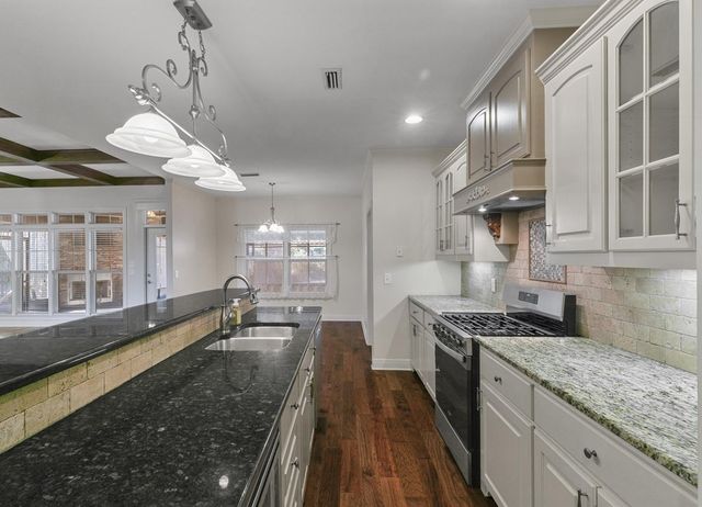 223 Glen Oaks Dr., Dothan, AL 36301