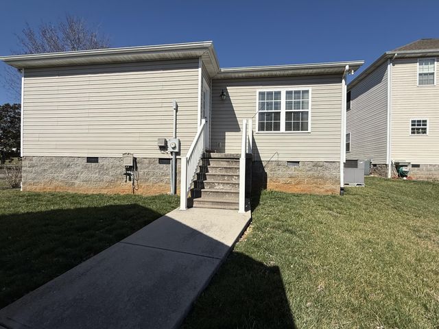 702 Stratford Avenue, Sweetwater, TN 37874