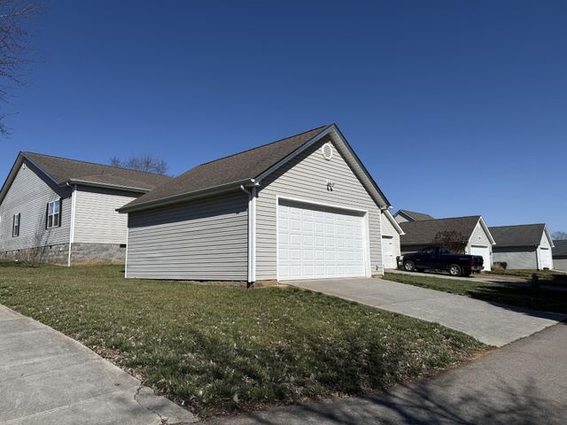 702 Stratford Avenue, Sweetwater, TN 37874