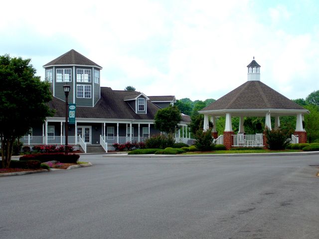 702 Stratford Avenue, Sweetwater, TN 37874