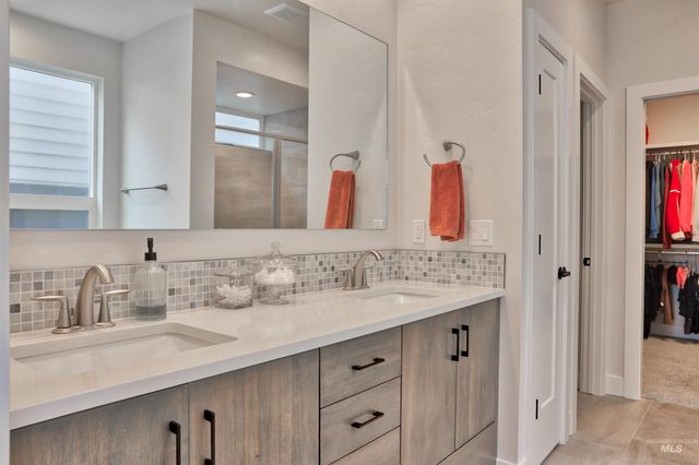 7033 S Zenith, Meridian, ID 83642