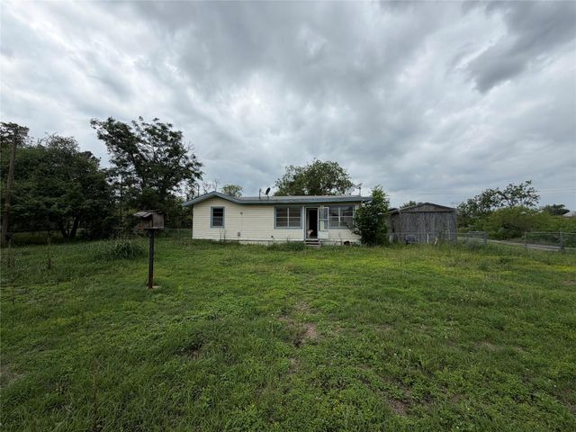 2009 FM 1704 RD, Elgin, TX 78621