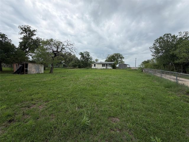 2009 FM 1704 RD, Elgin, TX 78621