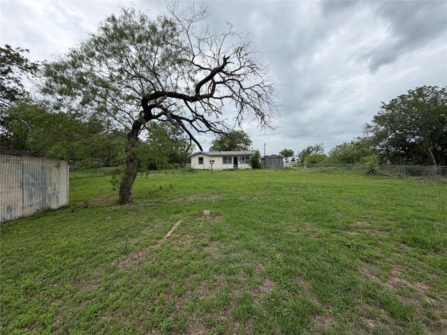 2009 FM 1704 RD, Elgin, TX 78621
