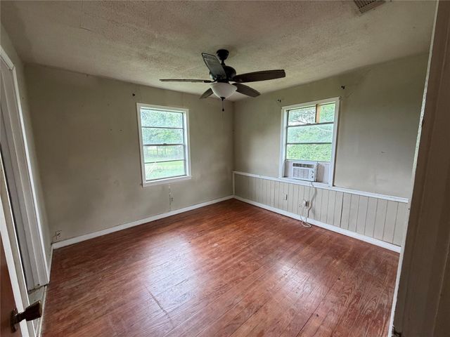 2009 FM 1704 RD, Elgin, TX 78621