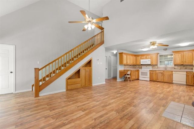 8270 Frontage Road, Iowa, LA 70647