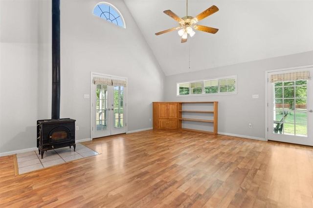 8270 Frontage Road, Iowa, LA 70647