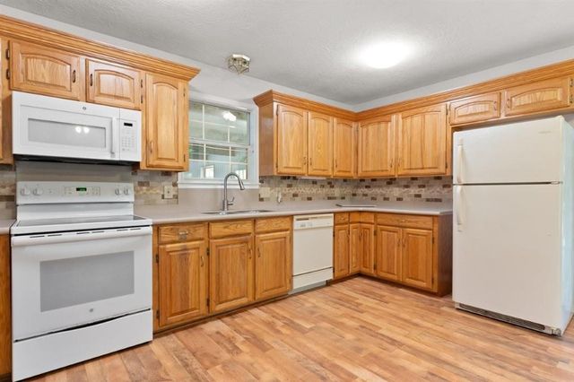 8270 Frontage Road, Iowa, LA 70647