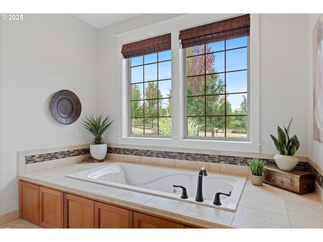 37212 S SAWTELL Rd, Molalla, OR 97038