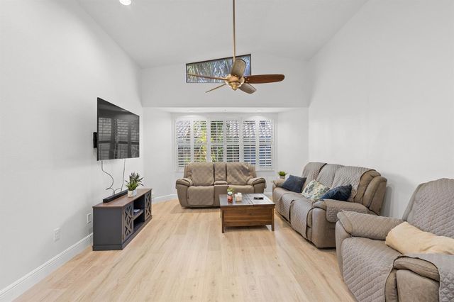 911 Citrus Place, Wellington, FL 33414