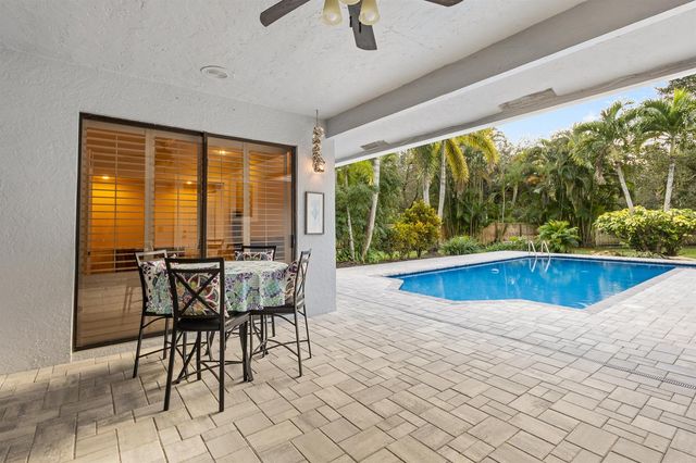 911 Citrus Place, Wellington, FL 33414
