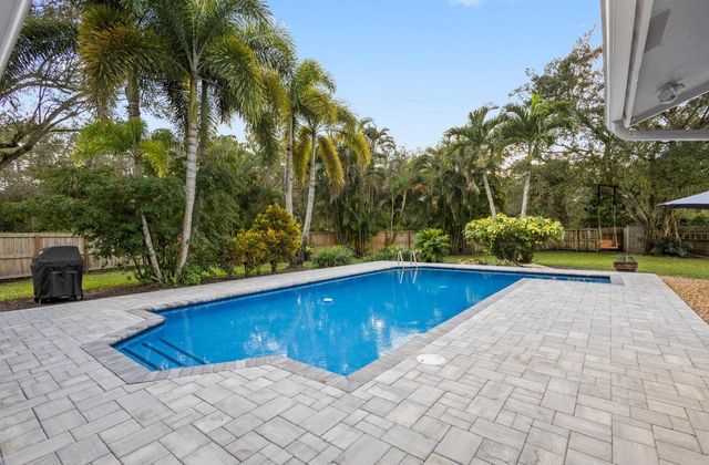 911 Citrus Place, Wellington, FL 33414