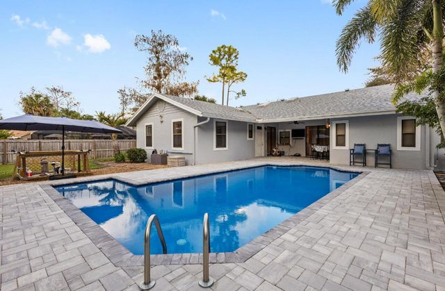 911 Citrus Place, Wellington, FL 33414
