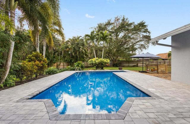911 Citrus Place, Wellington, FL 33414