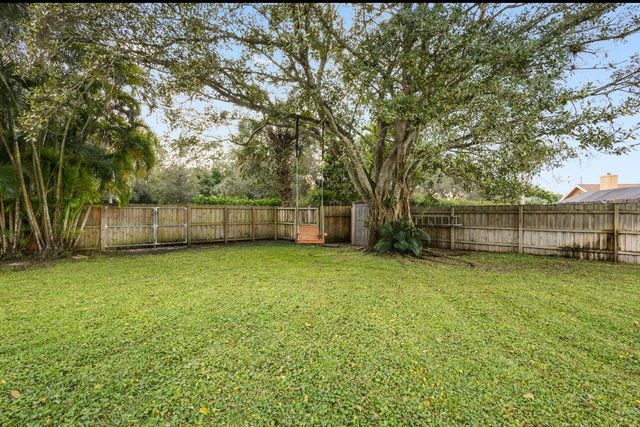 911 Citrus Place, Wellington, FL 33414