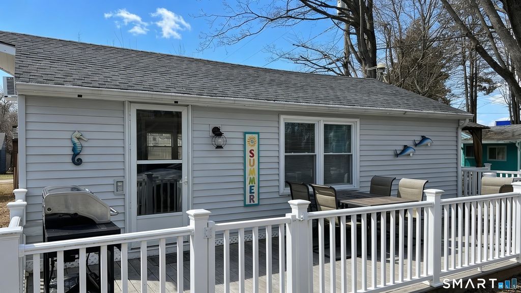 16 North Street, Madison, CT 06443