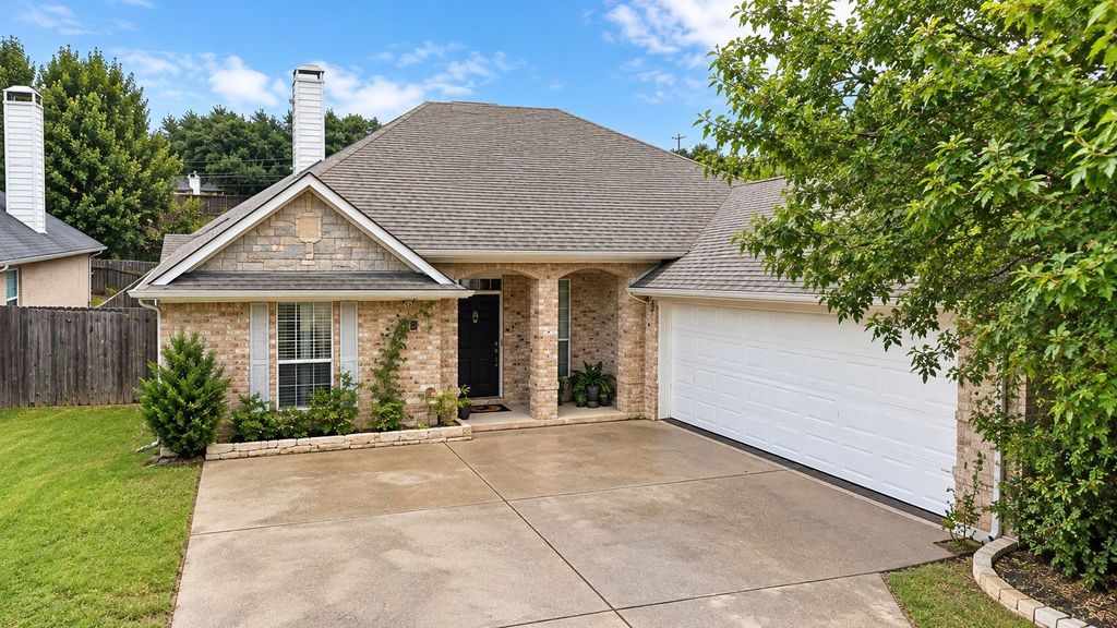 2229 Templeton Drive, Arlington, TX 76006