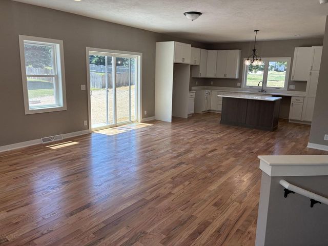 N1647 Lincoln AVENUE, Lake Geneva, WI 53147