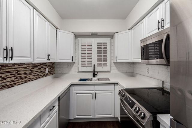 3046 N 32ND Street 328, Phoenix, AZ 85018