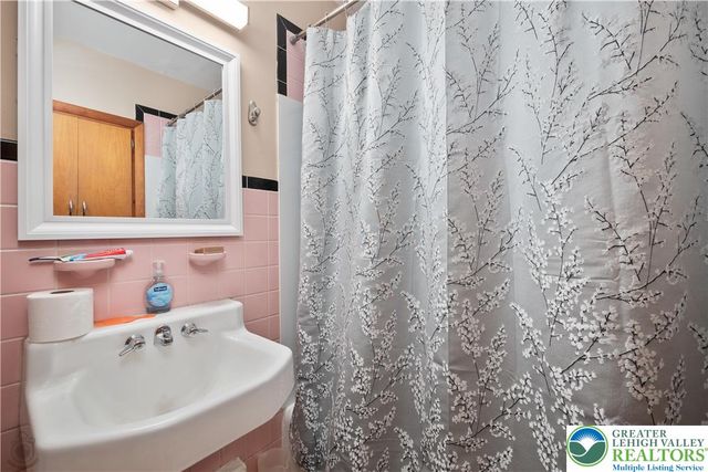 2401 Birch Street, Wilson Boro, PA 18042