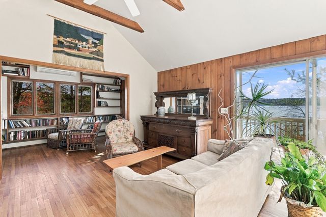716 Martins Pond Rd, Groton, MA 01450