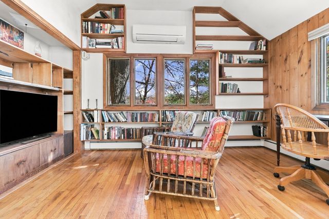 716 Martins Pond Rd, Groton, MA 01450