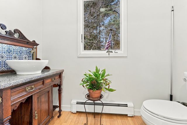 716 Martins Pond Rd, Groton, MA 01450