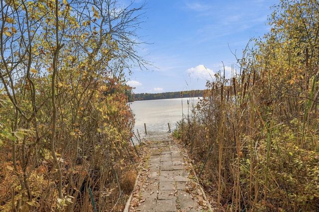 716 Martins Pond Rd, Groton, MA 01450