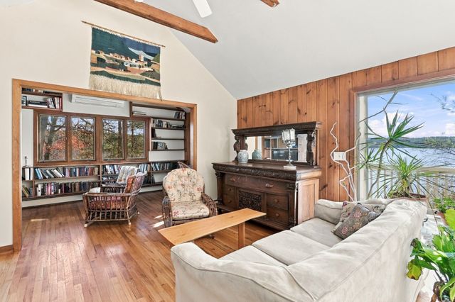 716 Martins Pond Rd, Groton, MA 01450