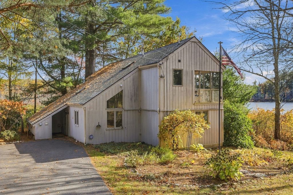 716 Martins Pond Rd, Groton, MA 01450