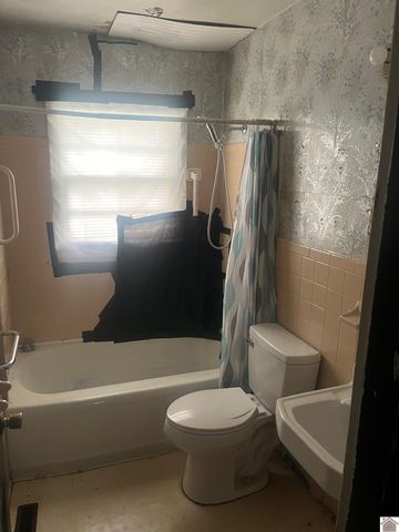 1026 River Oaks Blvd., Paducah, KY 42001