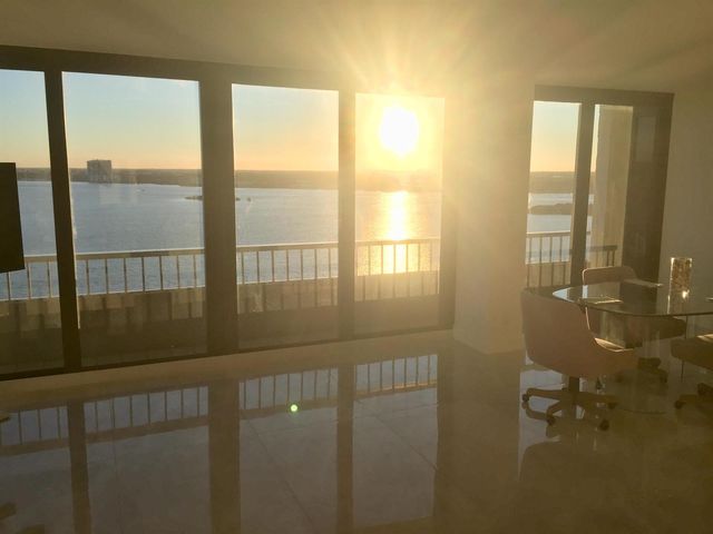 5550 N Ocean Drive 22b, Singer Island, FL 33404