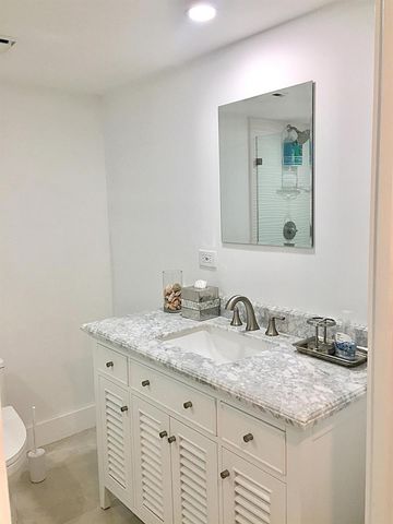 5550 N Ocean Drive 22b, Singer Island, FL 33404