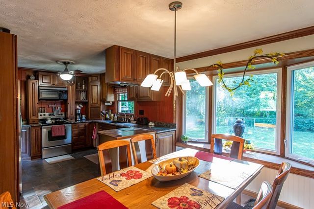 1386 Jewel Bay Road, Cortland, OH 44410