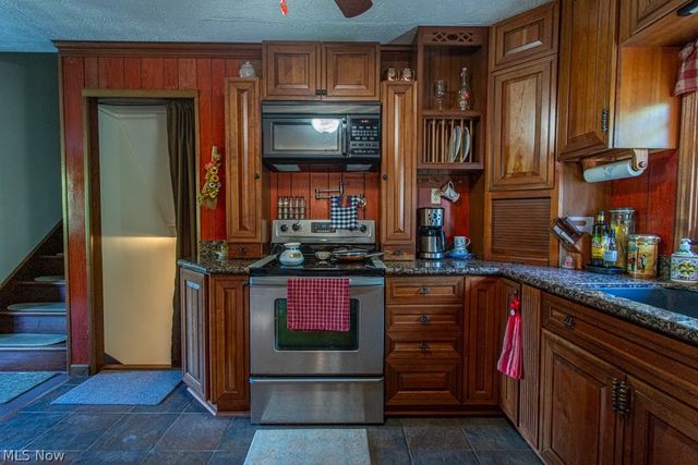1386 Jewel Bay Road, Cortland, OH 44410