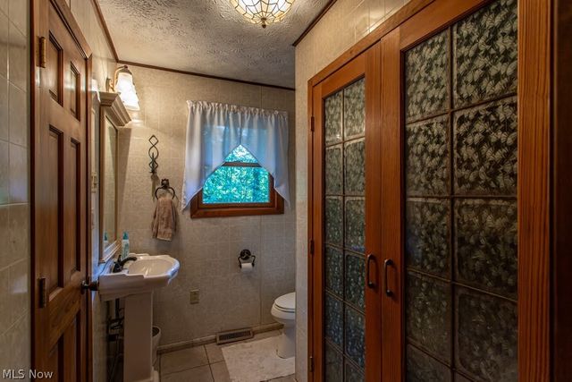 1386 Jewel Bay Road, Cortland, OH 44410