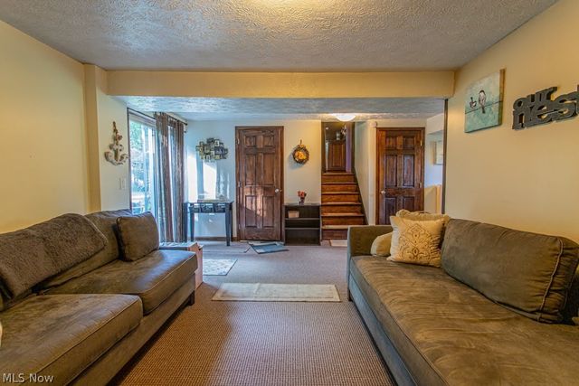 1386 Jewel Bay Road, Cortland, OH 44410