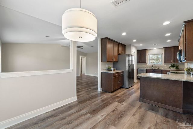 686 Seapine Cir, Pensacola, FL 32506