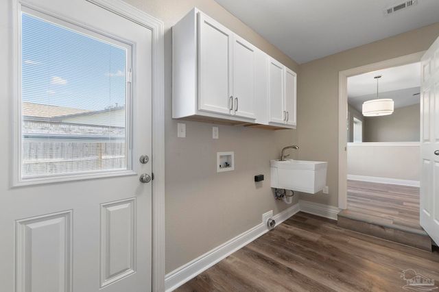 686 Seapine Cir, Pensacola, FL 32506