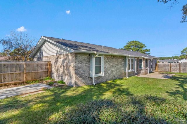 686 Seapine Cir, Pensacola, FL 32506