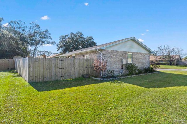 686 Seapine Cir, Pensacola, FL 32506