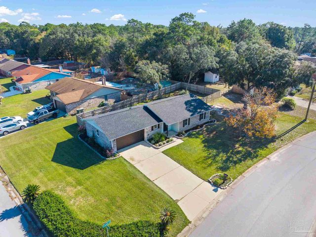 686 Seapine Cir, Pensacola, FL 32506