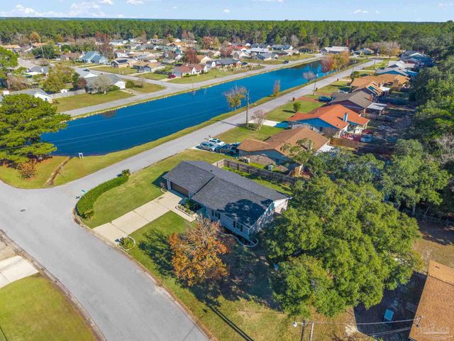 686 Seapine Cir, Pensacola, FL 32506