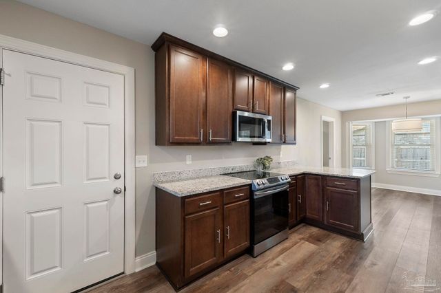 686 Seapine Cir, Pensacola, FL 32506