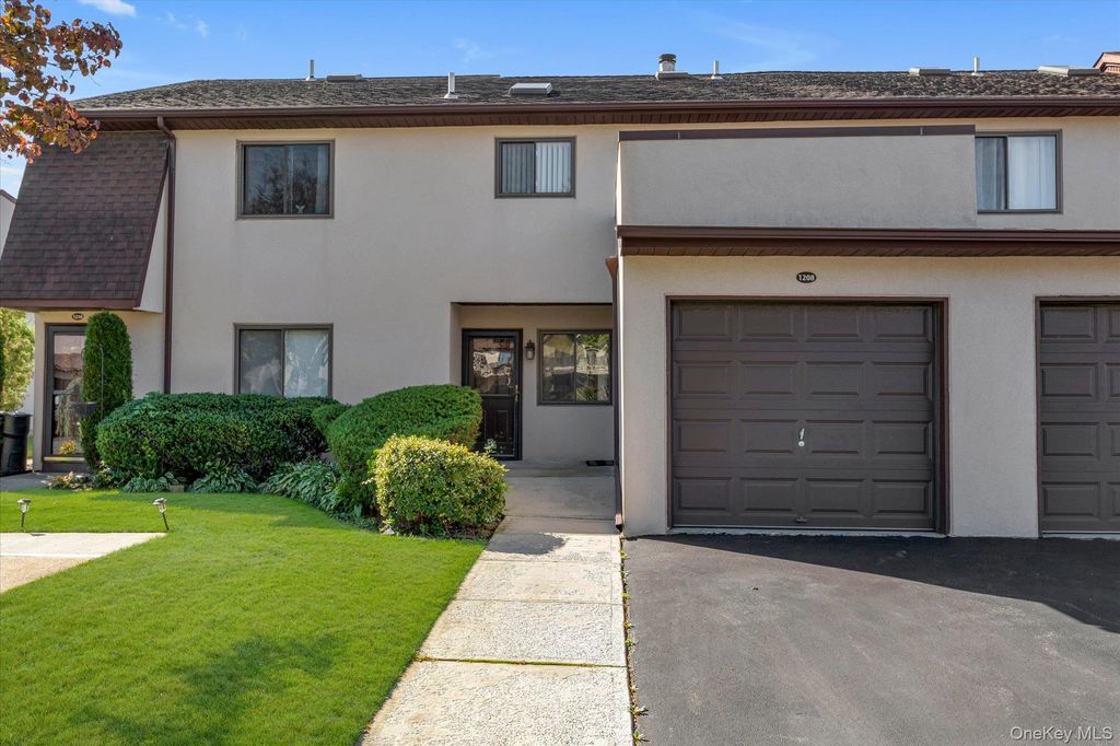 1 Anchorage 1208, Freeport, NY 11520 — exterior